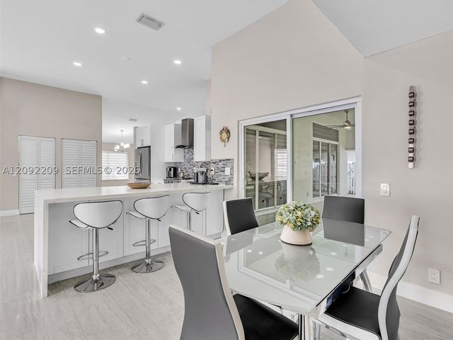 716 Lake Blvd 716, Weston, FL 33326