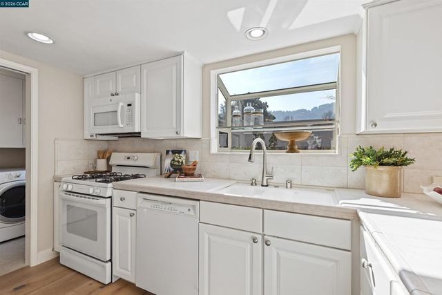 18 18 Miramonte Dr, Moraga, CA 94556