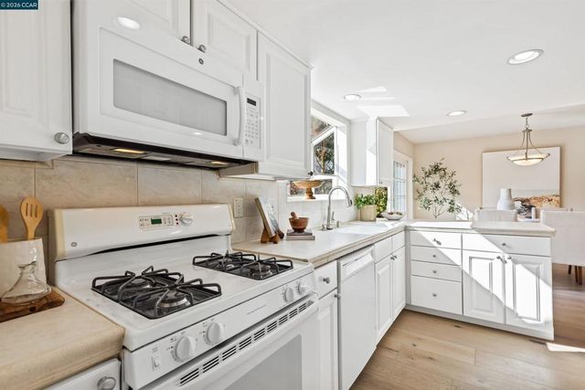 18 18 Miramonte Dr, Moraga, CA 94556