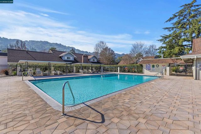 18 18 Miramonte Dr, Moraga, CA 94556