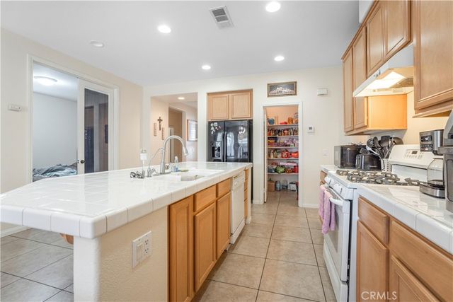 984 Queen Annes, Beaumont, CA 92223