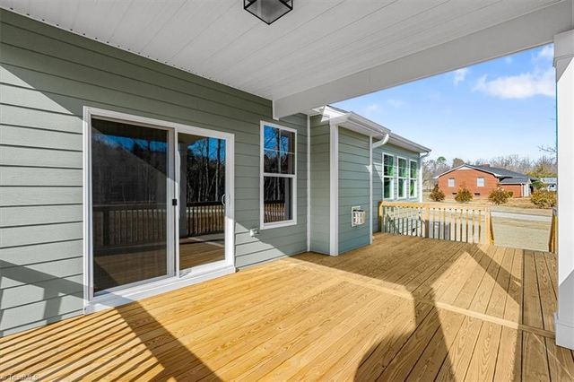 300 Redland Road, Advance, NC 27006