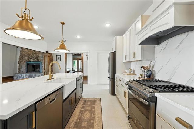 24730 Tontine Road, Kansas City, KS 66109