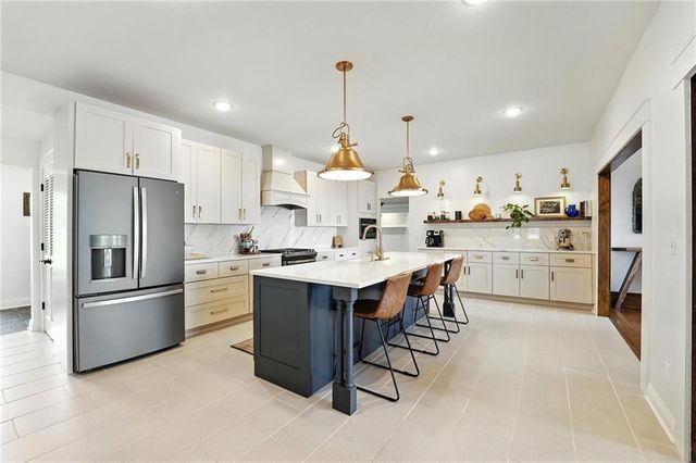 24730 Tontine Road, Kansas City, KS 66109