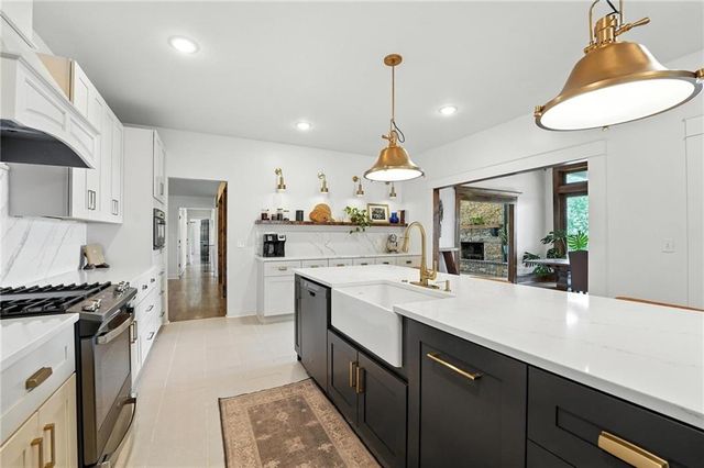 24730 Tontine Road, Kansas City, KS 66109