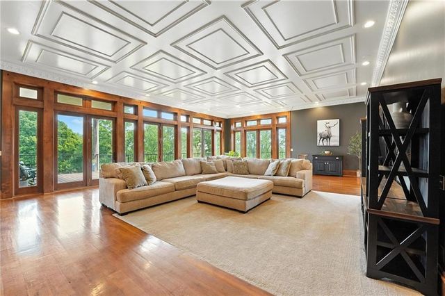 24730 Tontine Road, Kansas City, KS 66109