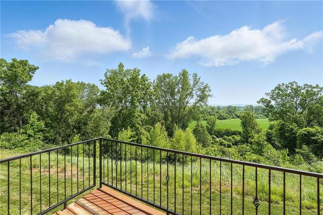 24730 Tontine Road, Kansas City, KS 66109