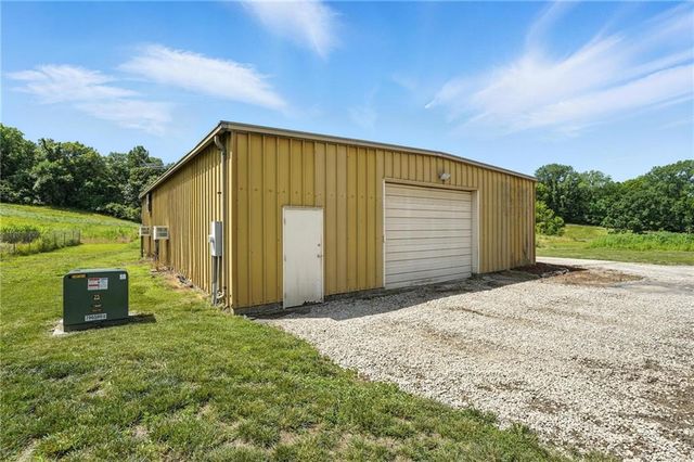 24730 Tontine Road, Kansas City, KS 66109