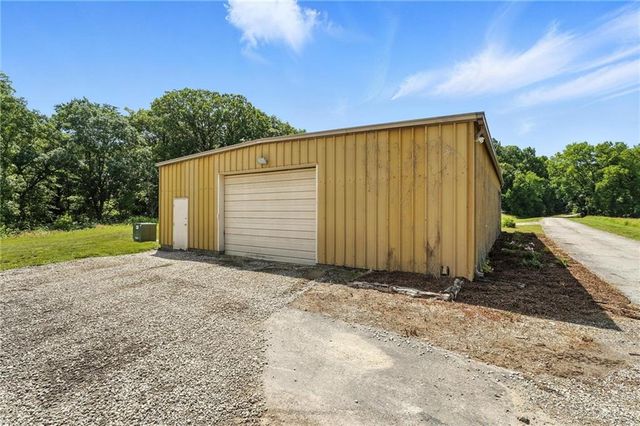 24730 Tontine Road, Kansas City, KS 66109