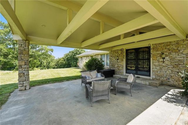 24730 Tontine Road, Kansas City, KS 66109