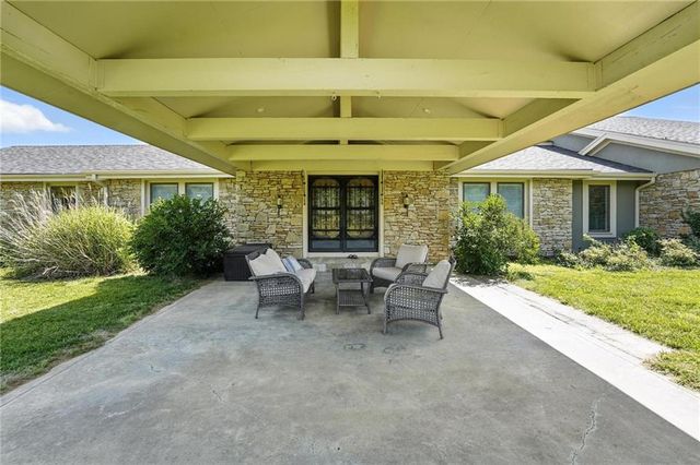 24730 Tontine Road, Kansas City, KS 66109