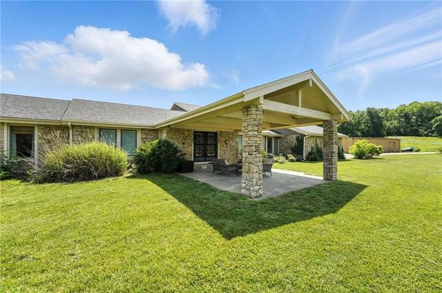 24730 Tontine Road, Kansas City, KS 66109