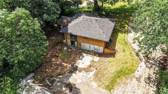 24730 Tontine Road, Kansas City, KS 66109