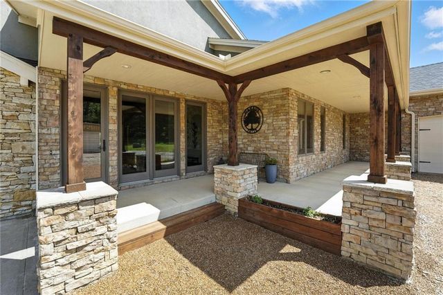 24730 Tontine Road, Kansas City, KS 66109