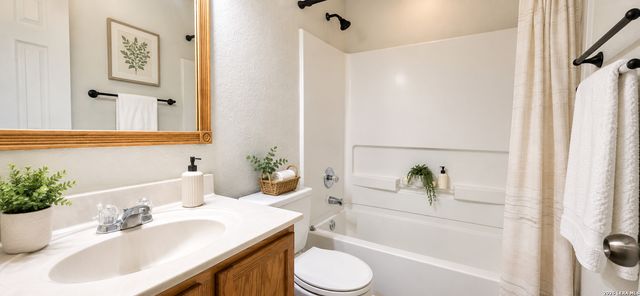 7630 PRESIDIO CRK, Boerne, TX 78015