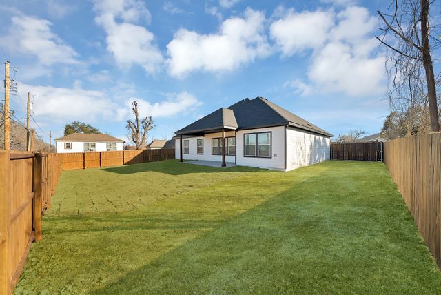 1271 E Myrtle Street, Fort Worth, TX 76104