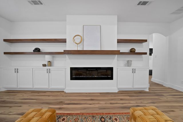 1271 E Myrtle Street, Fort Worth, TX 76104