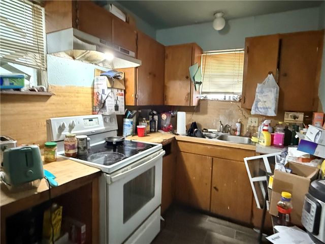 1402 E Kenedy Ave, Kingsville, TX 78363