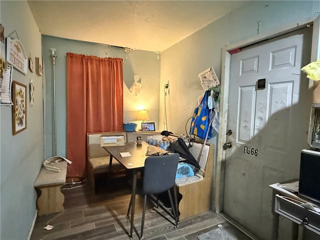 1402 E Kenedy Ave, Kingsville, TX 78363