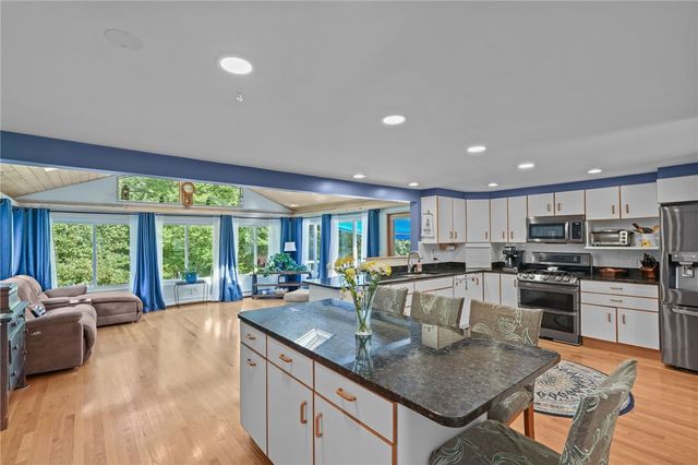 34 Arrow Lane, North Kingstown, RI 02852