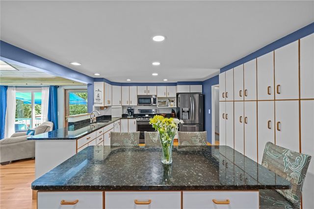 34 Arrow Lane, North Kingstown, RI 02852