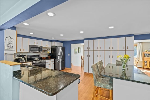 34 Arrow Lane, North Kingstown, RI 02852