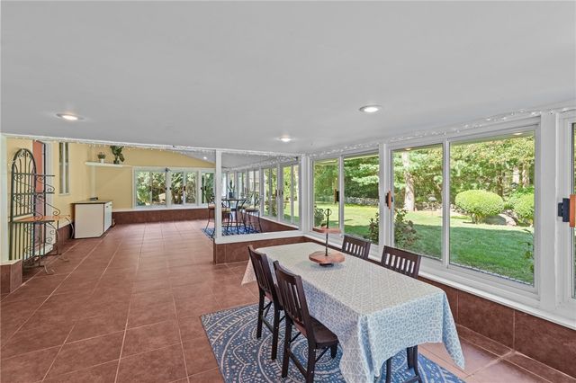 34 Arrow Lane, North Kingstown, RI 02852