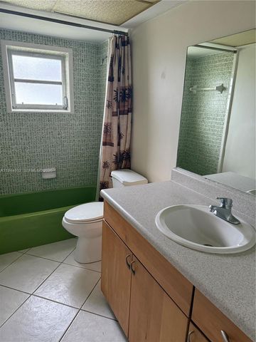 5940 SW 18th St, Plantation, FL 33317