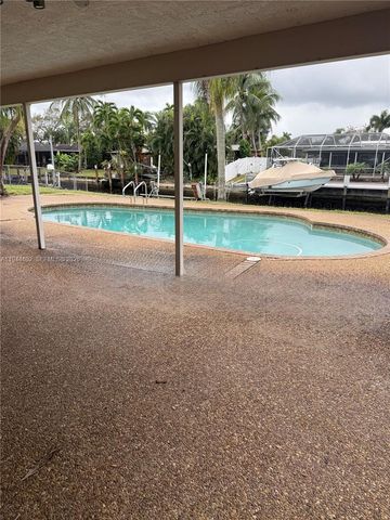 5940 SW 18th St, Plantation, FL 33317