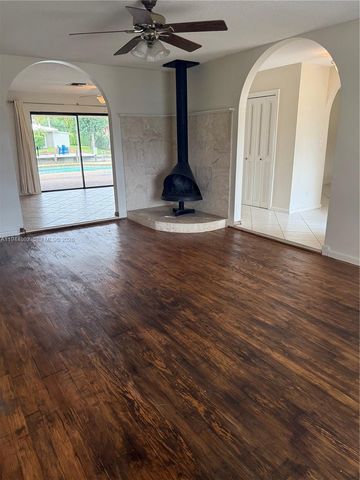 5940 SW 18th St, Plantation, FL 33317