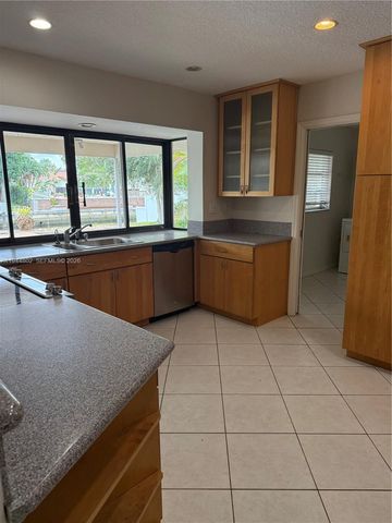 5940 SW 18th St, Plantation, FL 33317