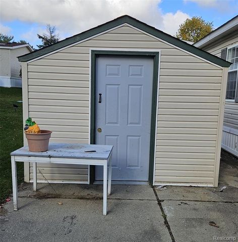 9481 Andrew Court, Davisburg, MI 48350