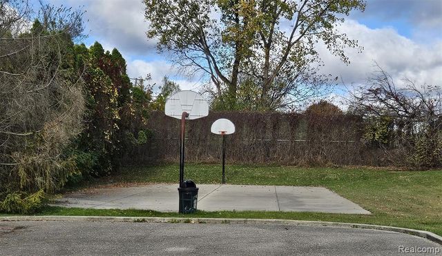 9481 Andrew Court, Davisburg, MI 48350