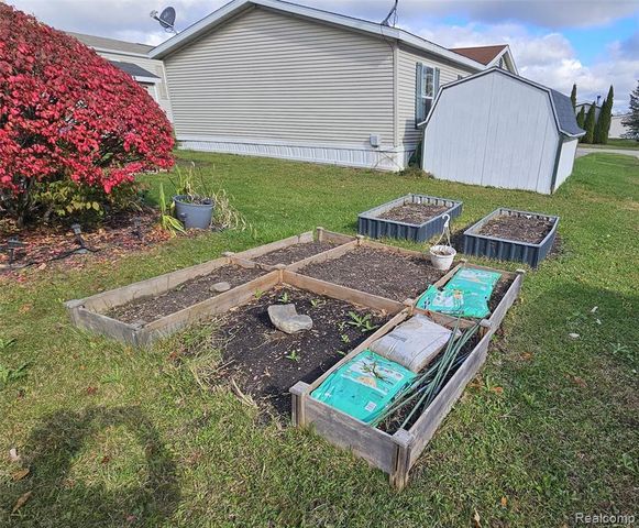 9481 Andrew Court, Davisburg, MI 48350