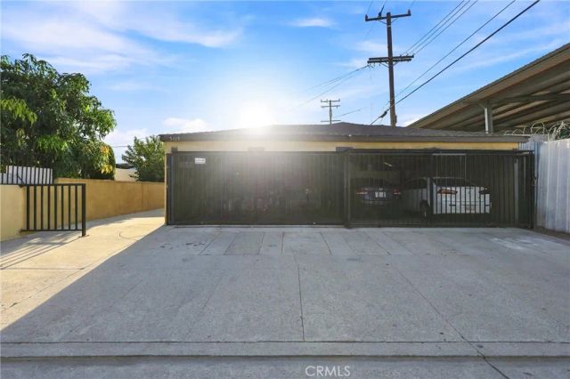 5115 Loma Vista, Maywood, CA 90270
