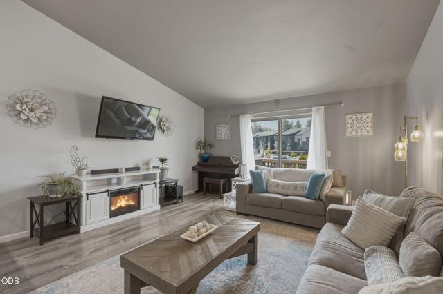 61382 SE Geary Drive, Bend, OR 97702