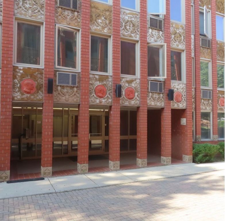 1041 Susan Collins Lane 203, Oak Park, IL 60302