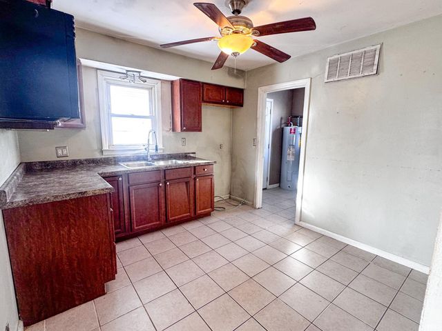 827 Allens Lane, Evansville, IN 47710