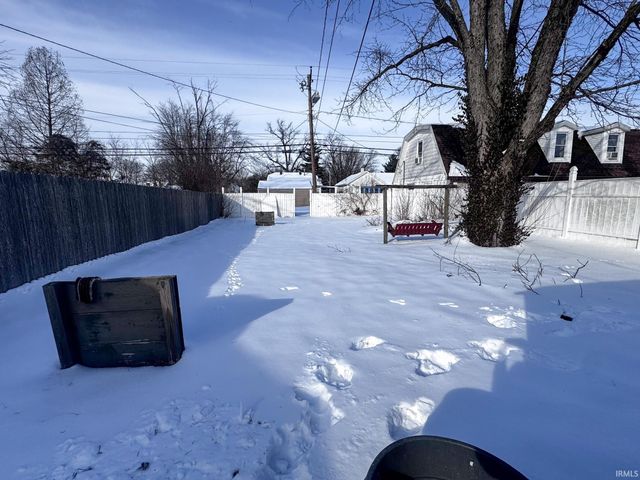 827 Allens Lane, Evansville, IN 47710