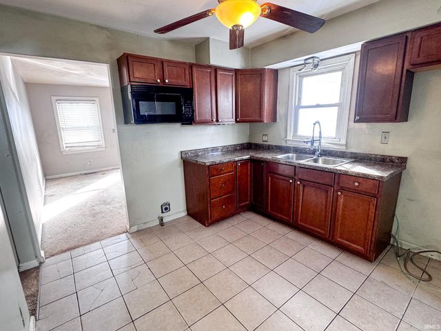 827 Allens Lane, Evansville, IN 47710