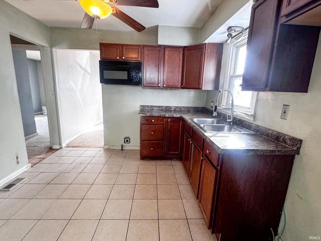 827 Allens Lane, Evansville, IN 47710