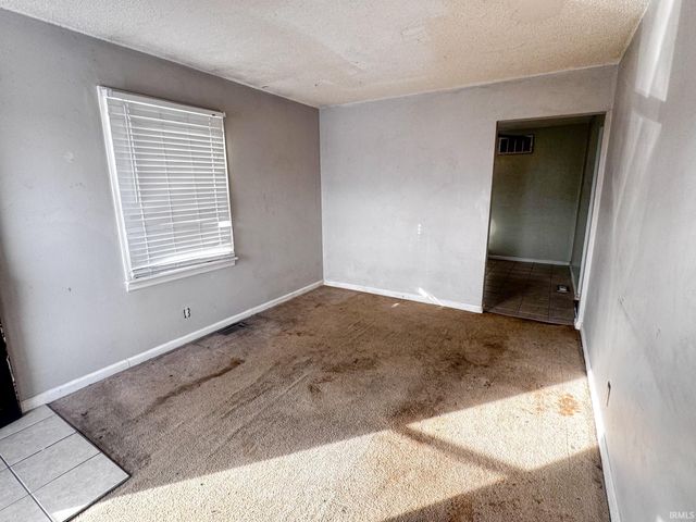 827 Allens Lane, Evansville, IN 47710