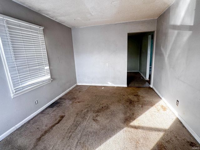 827 Allens Lane, Evansville, IN 47710