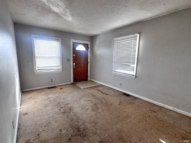 827 Allens Lane, Evansville, IN 47710