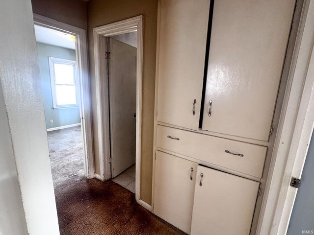 827 Allens Lane, Evansville, IN 47710