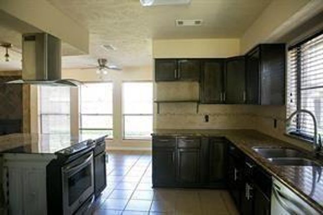 2907 Colonial Drive, Sugar Land, TX 77479