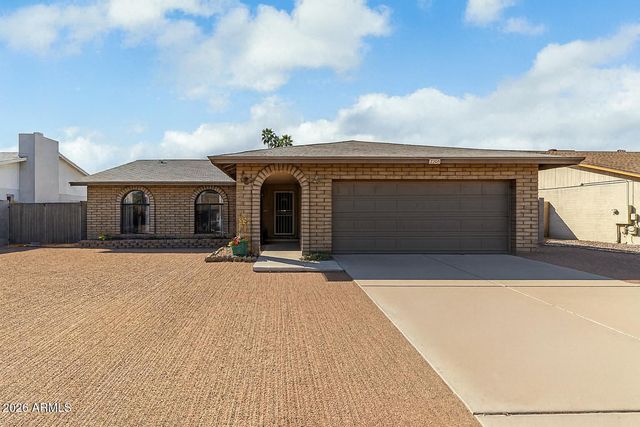 2205 E EL MORO Avenue, Mesa, AZ 85204