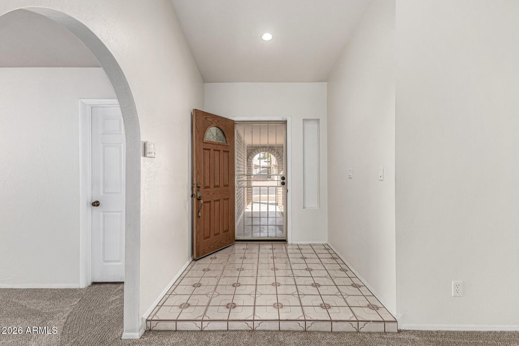 2205 E EL MORO Avenue, Mesa, AZ 85204