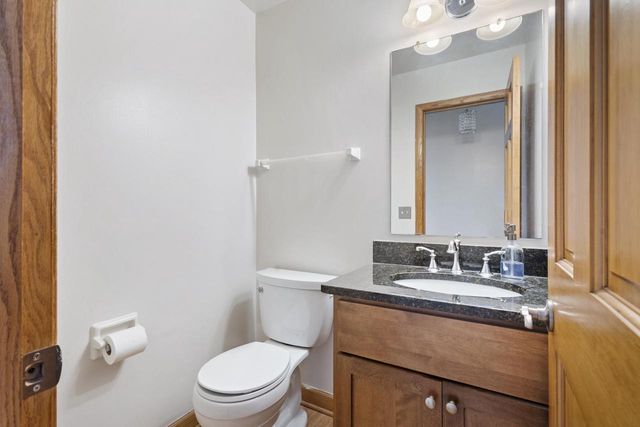 8500 S Parknoll DRIVE, Oak Creek, WI 53154