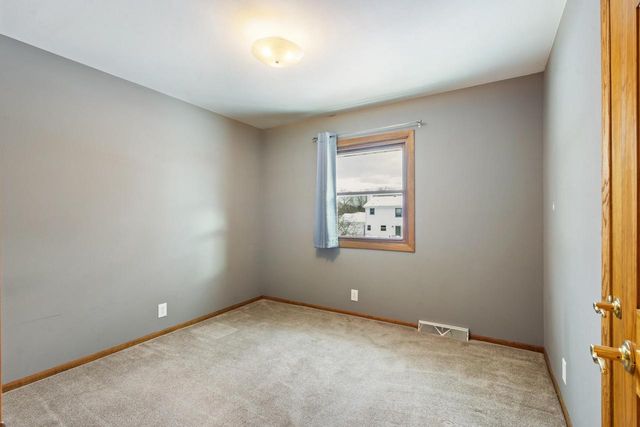 8500 S Parknoll DRIVE, Oak Creek, WI 53154